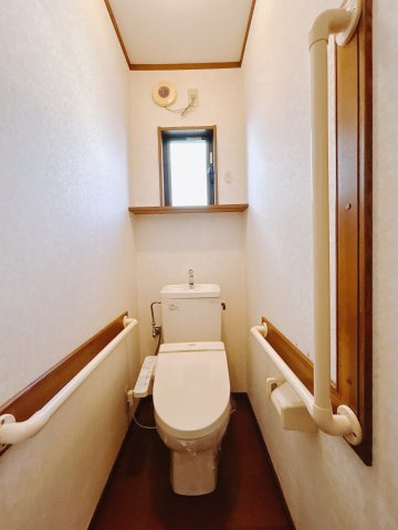 ■トイレ｜1階・2階にトイレをご用意しております。窓付きなので常に綺麗を保てます！