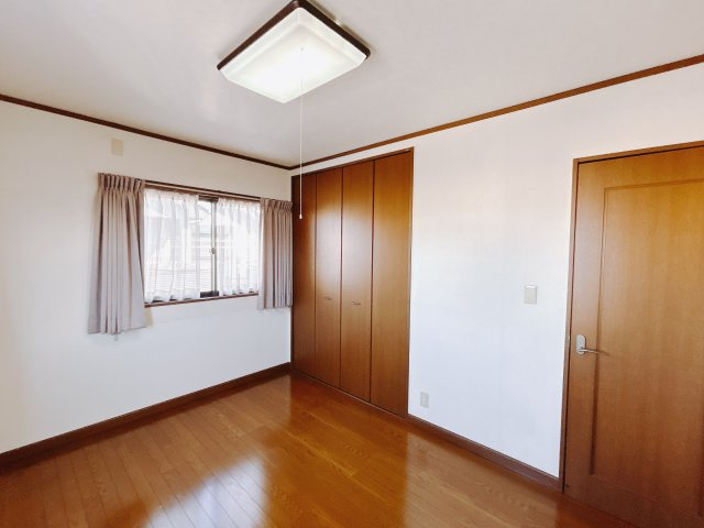 ■2階洋室｜2階各居室には収納をご用意しています♪常にお部屋を綺麗に保てます！小さなお子様も自然とお片付けができるようになるのでうれしいですよね！