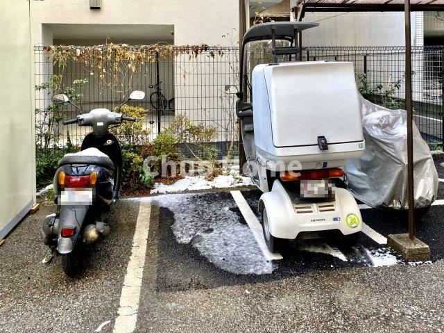 【バイク置場】最新の空き状況や費用などの詳細は担当スタッフまでお問い合わせください。