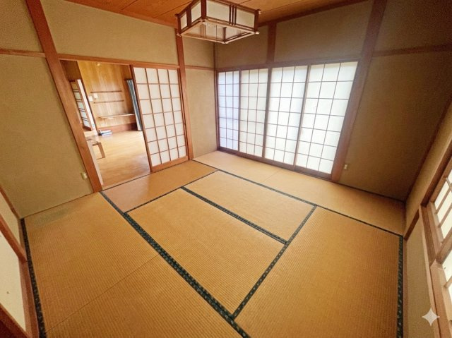 室内をイメージしやすくするため、一部のお荷物を加工で消去しております。