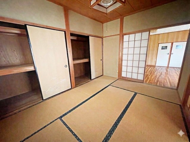 室内をイメージしやすくするため、一部のお荷物を加工で消去しております。