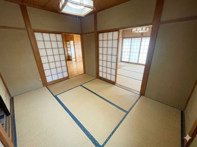 室内をイメージしやすくするため、一部のお荷物を加工で消去しております。