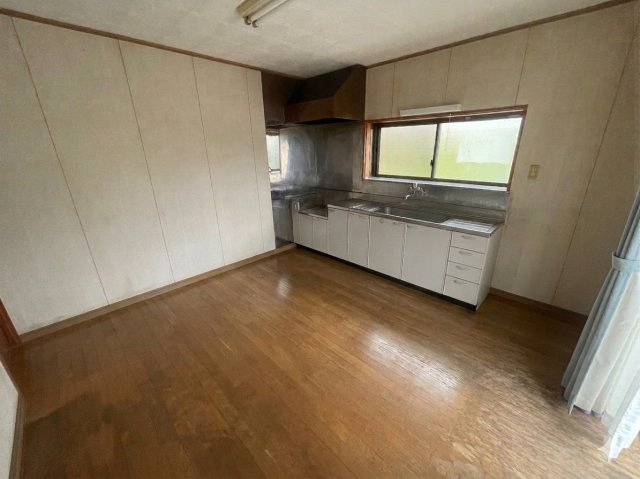 室内をイメージしやすくするため、一部のお荷物を加工で消去しております。
