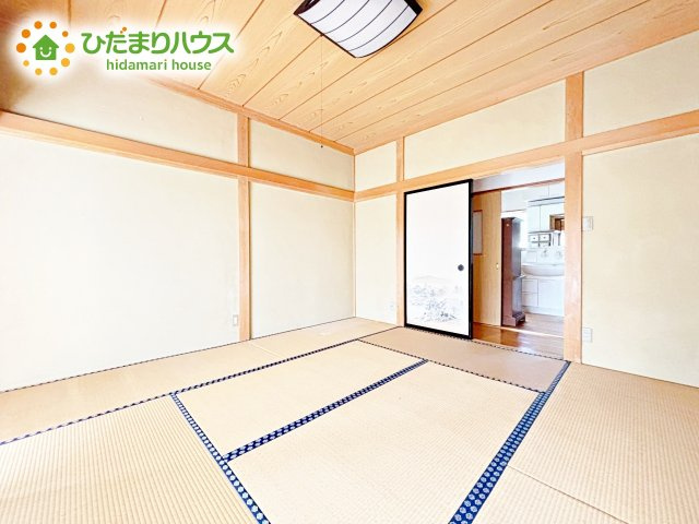 日本人の心を落ち着かせてくれる、爽やかな畳の香りが心地よい和室。家事の合間にちょっと一休みしたい時や、お子様の遊び場としてもご使用いただけます。