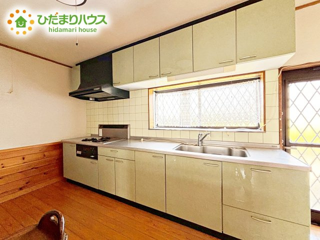 3口コンロが嬉しいシステムキッチン♪広いシンクや作業台でお料理が捗ります♪