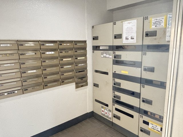 不在時、荷物の受け取りに便利な宅配BOX。