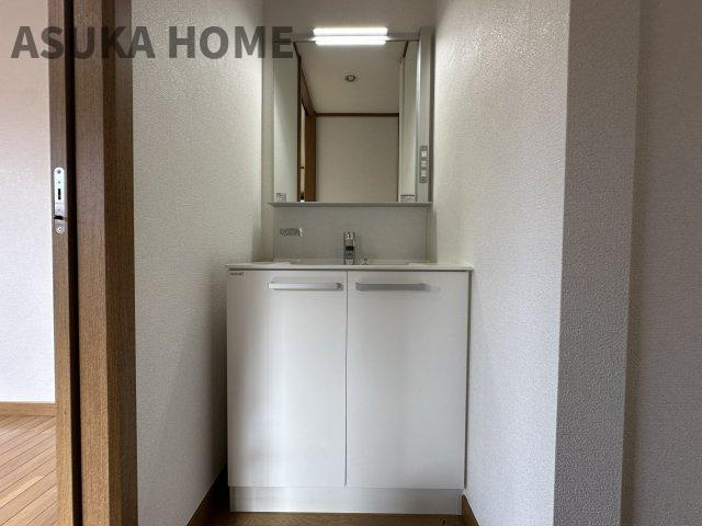 2階にも洗面台があれば朝の忙しいタイミングで洗面所が渋滞する心配もありません。
