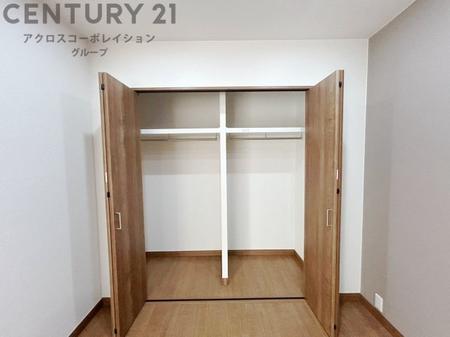 衣類やアクセサリー、小物類の収納が便利で整理整頓がしやすく、部屋の美観を保ちつつ、スペースを最大限に活用できます。衣服のしわやダメージを防ぎ、長持ちさせることができます。