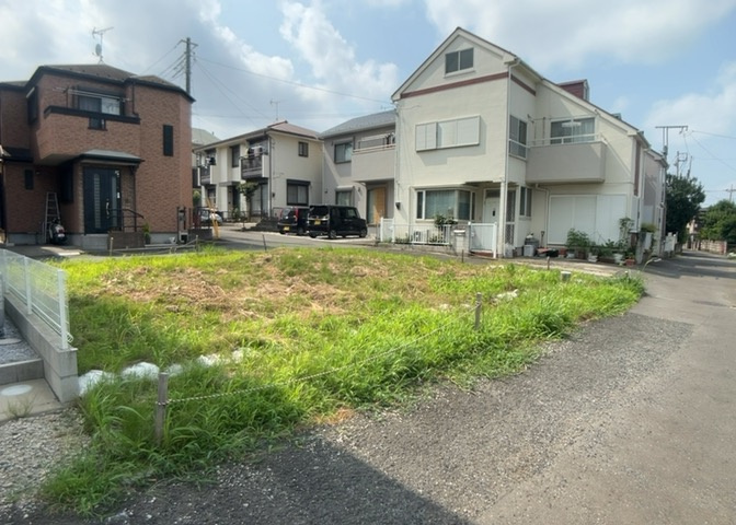 隣家の土地はどうなっているのか、生活利便施設が近くにあるのか、学校まで近いかなど、お客様のライフスタイルにあわせたイメージが重要です。また、近くにあると困る施設が近くにないかも確認するといいでしょう。