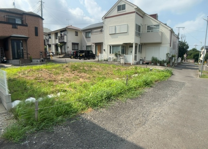 人が暮らすうえで日光は大切な要素となります。日当たりの良さは譲れないポイントですね。併せて近くに大きな建築物の建築予定がないか、あるいはそれが可能な土地が近くにないか事前に確認することもお勧めします。