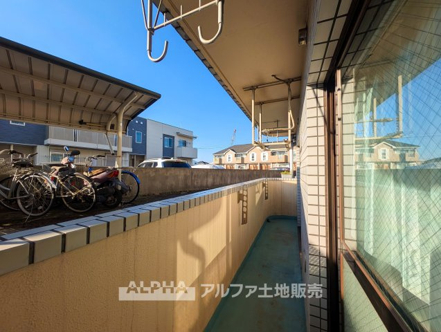【Balcony　Life】◆屋外の空気を感じる場所◆バルコニー面積7.69？。室内から外へとつながるスペースで、日々の暮らしに外の空気を取り入れられます。