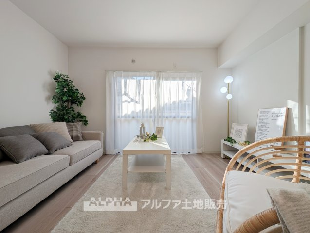 【Open　Living】◆開放感のあるLDK◆対面キッチンからリビングを見渡せる間取り。料理をしながら家族との会話も楽しめます。