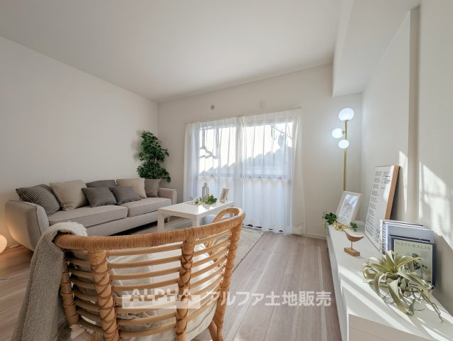 【Living　Comfort】◆暮らしを彩るリビング◆ソファやダイニングテーブルの配置を考える時間も楽しみに。毎日の生活に寄り添う空間です。