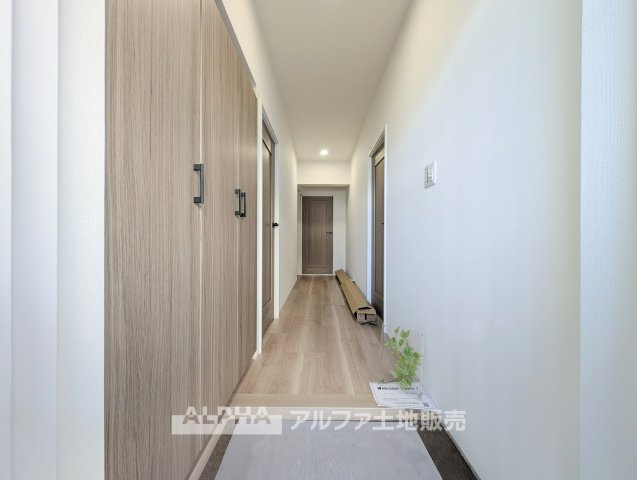 【Welcome　Home】◆毎日を迎える玄関◆外出時も帰宅時も気持ちよく使える玄関スペース。住まいの第一印象をつくる大切な場所です。