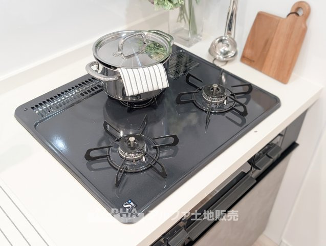 【Cooking　Time】◆毎日の料理を楽しく◆ガスコンロは火加減を目で確認しながら調理できるのが魅力。日々の献立づくりを身近に感じられます。