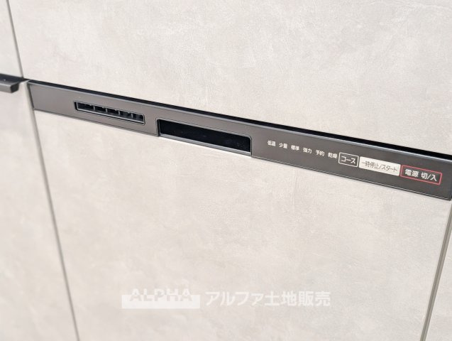 【Easy　Cleaning】◆家事の負担を軽減◆食器洗いを手助けする食洗機付き。食後の片付けにかかる手間を減らし、家族と過ごす時間を増やせます。