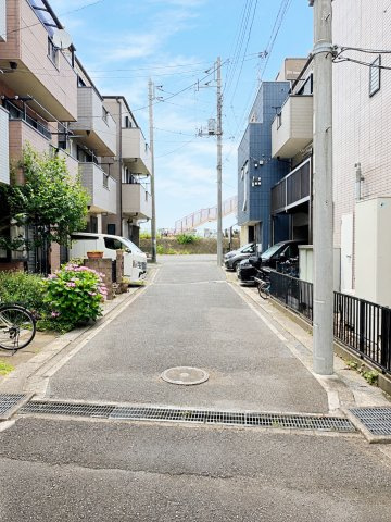 ◆前面道路は閑静な住宅地。車通りの少ない道路です。お子様にも安心です。