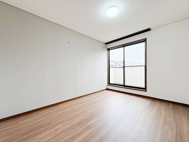 ◆柔らかい陽光が差し込む明るいお部屋を演出する設計。彩光の取れる窓が気持ちの良いお部屋を創り上げます。