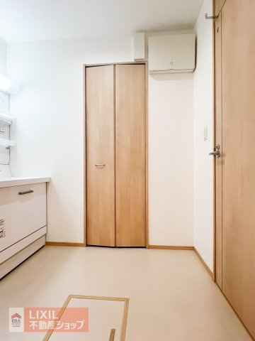 【脱衣場】バスタオル置き場のある脱衣場です
