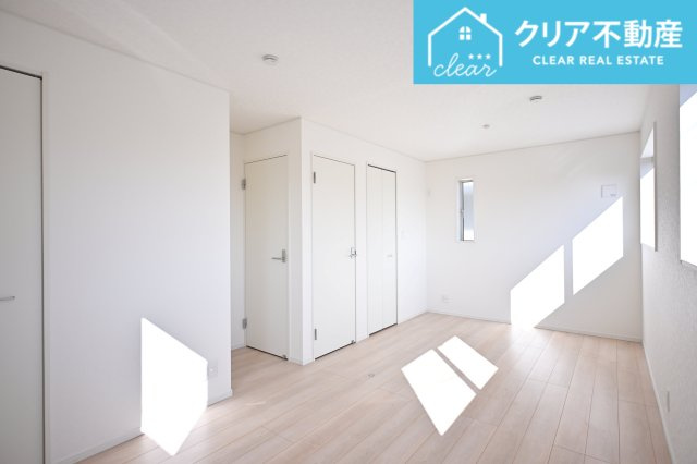 間仕切りできる洋室です。お子様の成長に合わせて間取りを変えることができます！　　