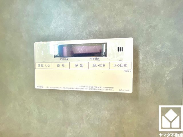 ボタン1つで自動でお湯張りができるオートバス機能付き。追い炊き機能もございますので、いつでも温かいお風呂に入ることができます。