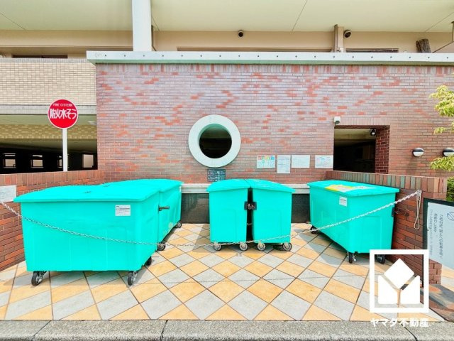 衛生面への配慮もうかがえる、心地よく利用できるごみ置き場です。