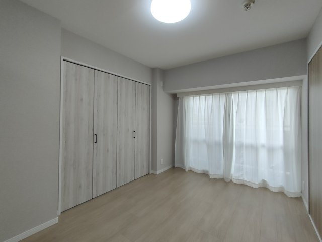 【洋室　約6.3帖】