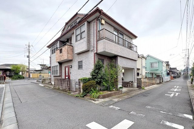 北東側約4ｍ×北西側約4.4ｍ道路に面した角地の為、採光・通風良好！