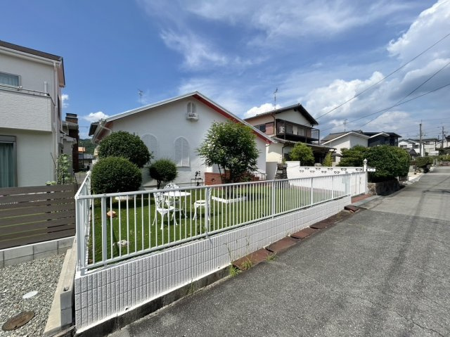 南側5ｍの前面道路（公道）に面し、駐車もスムーズな整形地です♪