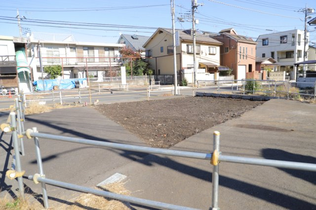 隣家の土地はどうなっているのか、生活利便施設が近くにあるのか、学校まで近いかなど、お客様のライフスタイルにあわせたイメージが重要です。また、近くにあると困る施設が近くにないかも確認するといいでしょう。