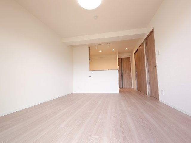 【リノベーション仕様】ナチュラルで明るいデザイン！全居室フローリング仕上げ！洋室3部屋あります♪