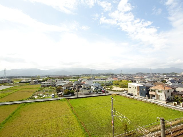 【見晴らしの良い眺望】山々や田園風景を眺める優越感！陽当たり良好です♪