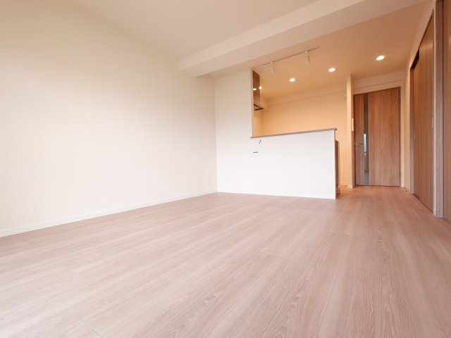 【リノベーション仕様】ナチュラルで明るいデザイン！全居室フローリング仕上げ！洋室3部屋あります♪