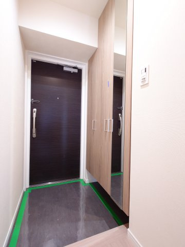 【新設】大型シューズボックス設置（トールタイプ・姿見ミラー付き）、靴もたくさん収納できます♪