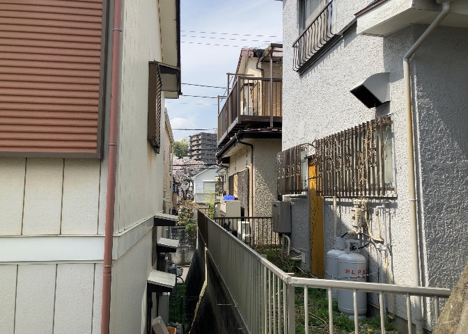 隣家の土地はどうなっているのか、生活利便施設が近くにあるのか、学校まで近いかなど、お客様のライフスタイルにあわせたイメージが重要です。また、近くにあると困る施設が近くにないかも確認するといいでしょう。