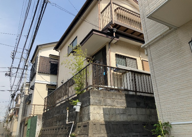 玄関は家の顔と言っても過言ではありません。現地を見学する際は玄関の広さや全体のバランスなどを見てみるといいでしょう。一般的なアプローチのしやすさだけではなく、お年寄りにも優しい設計のものだと安心です。