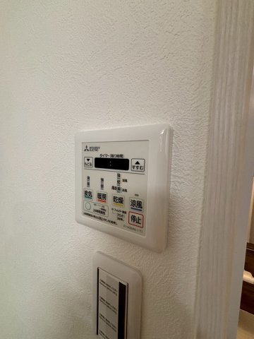 ◆浴室換気乾燥暖房機◆　浴室の換気はもちろん、衣類乾燥、24時間換気、暖房、冷風機能があり、雨の日の衣類乾燥や、ヒートショック対策、カビ対策等機能性等に優れております。