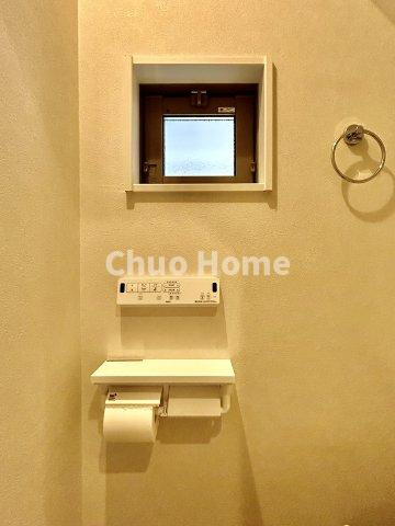 【ウォシュレット】清潔に使いたいお手洗いには最適な設備です。もちろんウォームレットも標準装備です。