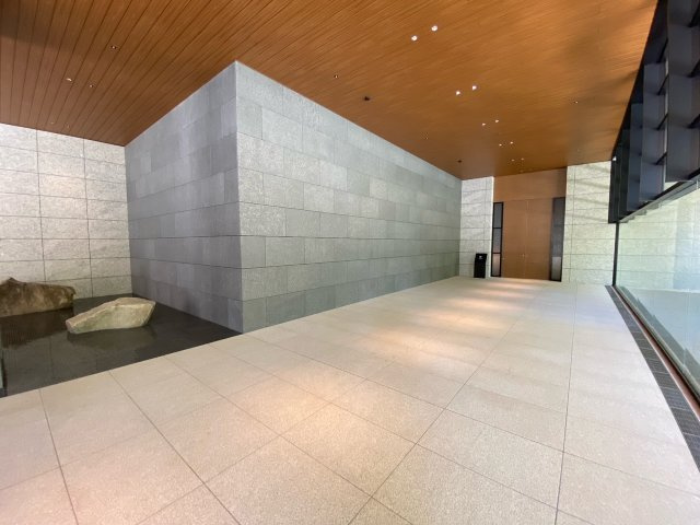 【共用部】エントランス前