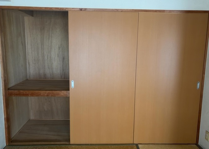 デザイン性を重視しすぎて収納が少なかった！なんてことにならないため、事前に現地で収納の数を確認しておくことをお勧めします。クローゼット以外にも床下収納や屋根裏収納、パントリーなどもチェックしましょう。