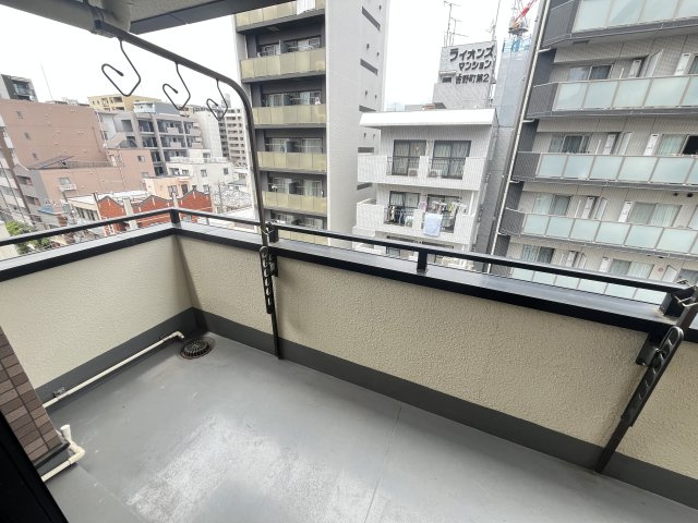 広々としたバルコニーは2か所ございます