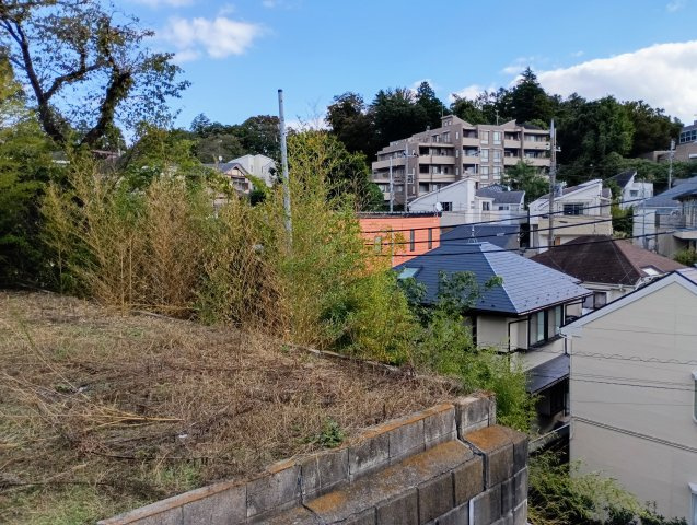 高台に付き、眺望、陽当たり良好です。