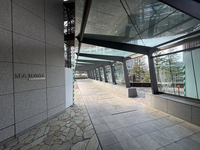 エントランス前