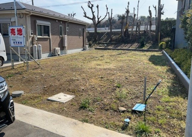 土地を買う際、住む地域の自治体や福祉の補助制度にも注目してみましょう。子供や老人の医療補助やゴミ出しのルールなど、自治体によってルールに大きな違いがあるため、暮らしやすい土地で判断するとよいでしょう。