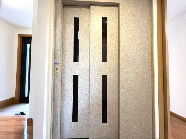 家庭エレベーターがついているのでお買い物帰りなど荷物が多い時に助かります！
