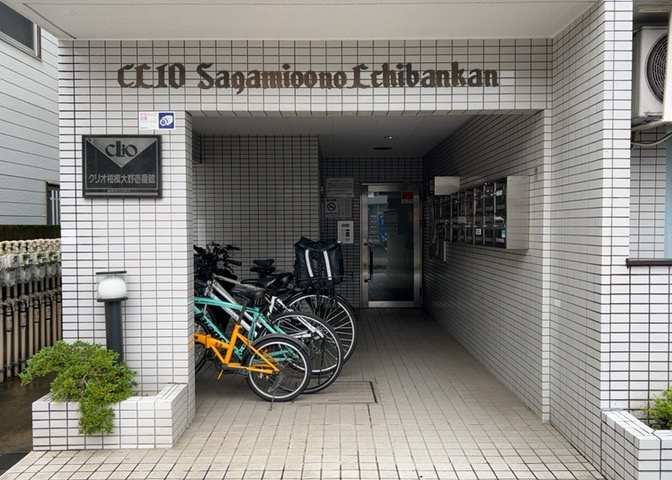 マンションのエントランスには、もともと風よけや防犯の役割がありますが、マンションによって宅配ボックスなどの設備が備わっている所もあります。日々の生活をイメージしながら生活しやすさをチェックしましょう。