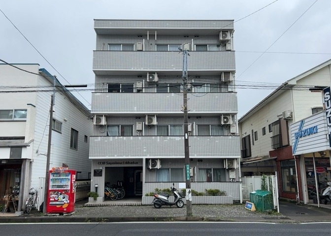 外観はマンション管理がされているかの目安になります。築年数が古いと、壁面は劣化してひび割れが生じることも！建物が古びていても細かいところが修繕されていると、きちんと管理されているなぁと感じるでしょう。