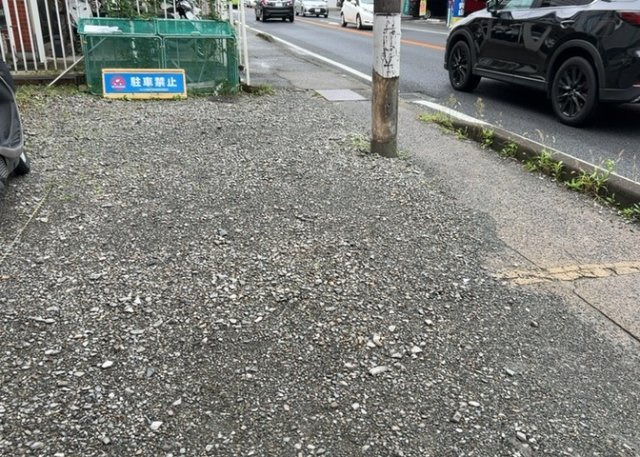 駐車場と明記されていても、最小スペースでつくられた駐車場だと大型車は駐車できなかったり、出入りしにくくなったりする可能性があります。お車のサイズと購入したい物件の駐車場のサイズを現地で確認しましょう。