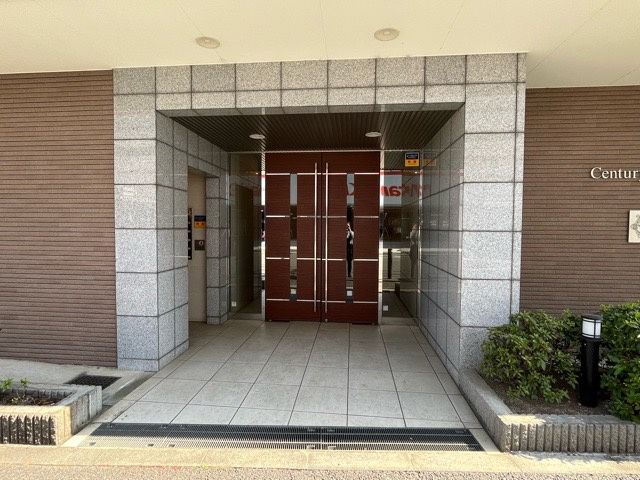 マンションのエントランスには、もともと風よけや防犯の役割がありますが、マンションによって宅配ボックスなどの設備が備わっている所もあります。日々の生活をイメージしながら生活しやすさをチェックしましょう。
