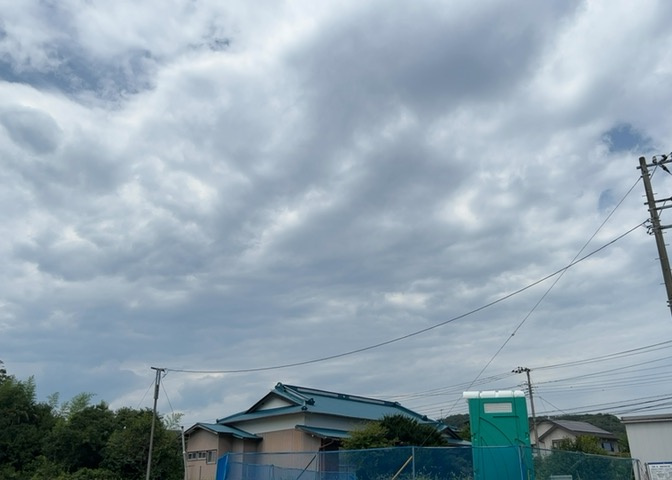 土地の地勢が高台の場合、景色を綺麗にみることができ、景色にこだわってお家探ししている方におすすめです！また平坦地よりも風通しがいいというメリットがあります。デメリットもあるので是非現地でご確認下さい。